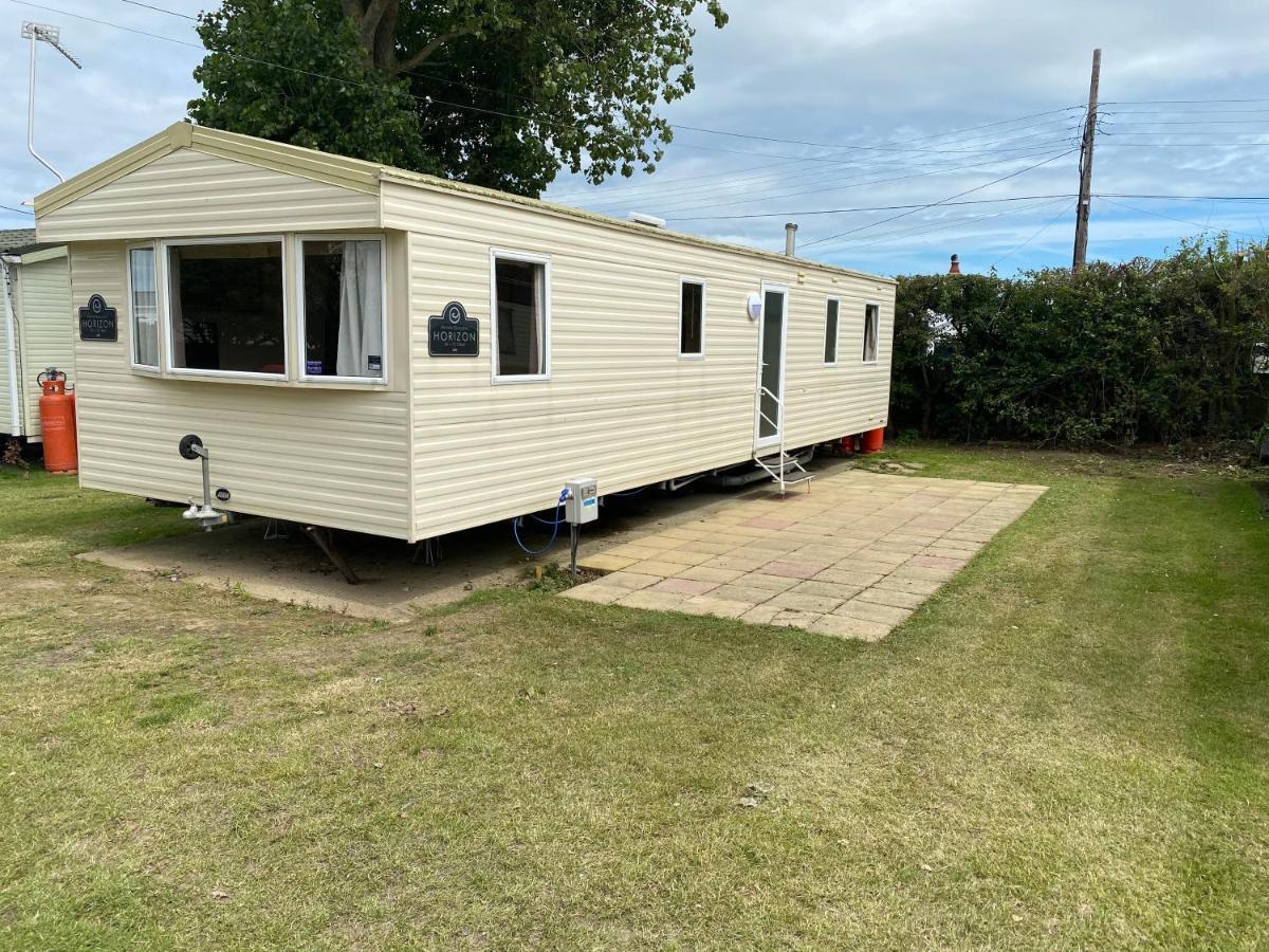 3 Bed 8 Berth Caravan In California Cliffs - M1 Great Yarmouth Exteriör bild