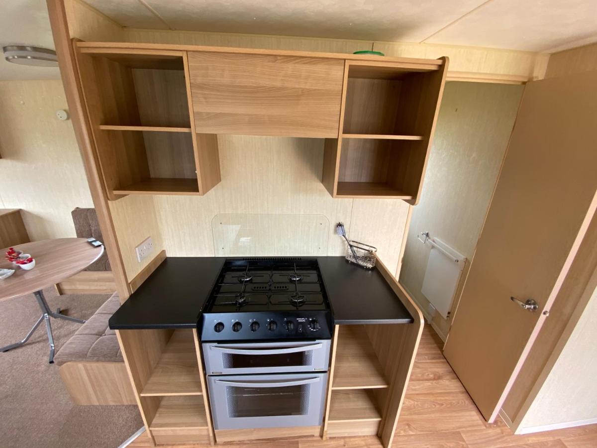 3 Bed 8 Berth Caravan In California Cliffs - M1 Great Yarmouth Exteriör bild