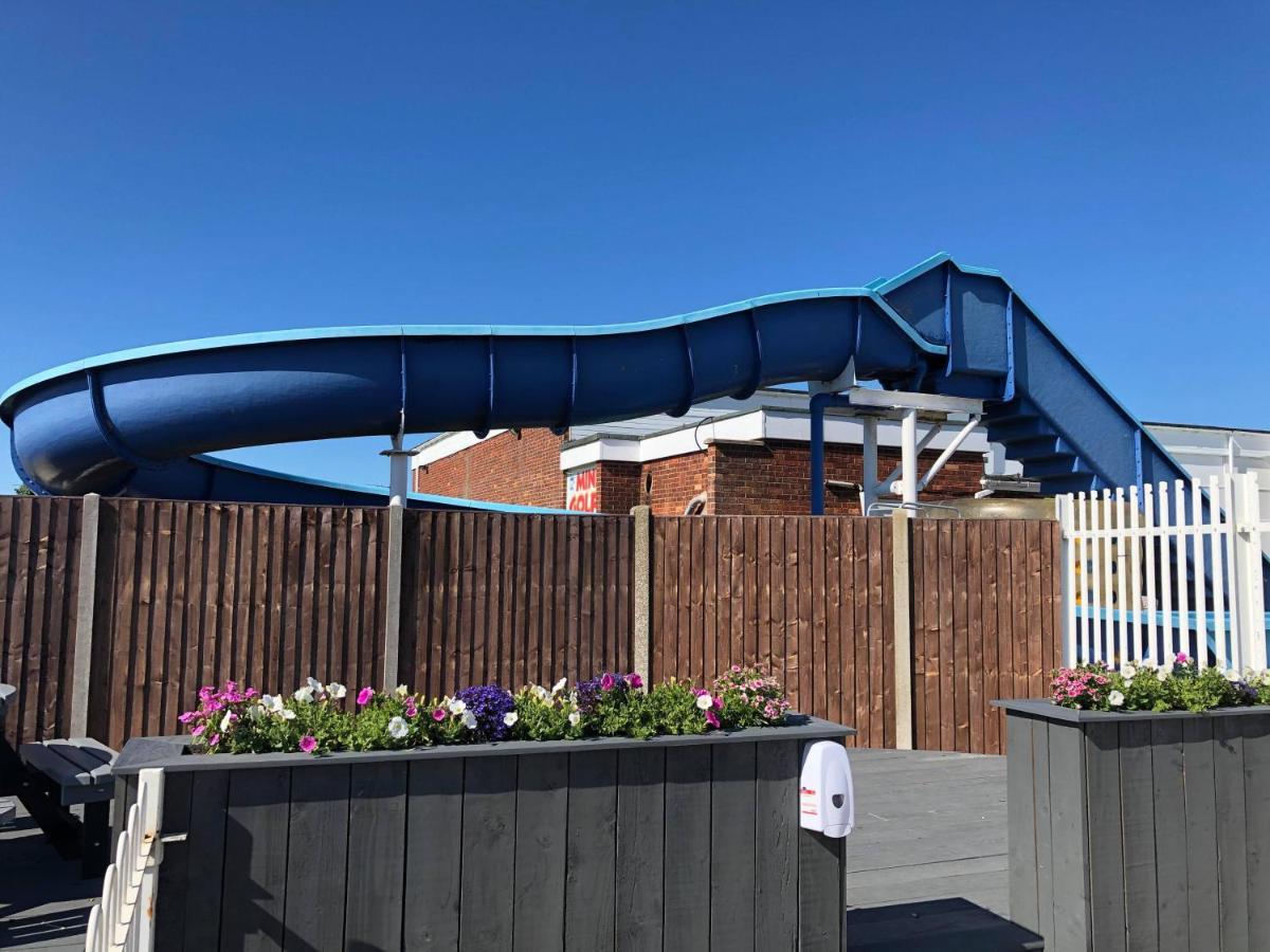 3 Bed 8 Berth Caravan In California Cliffs - M1 Great Yarmouth Exteriör bild