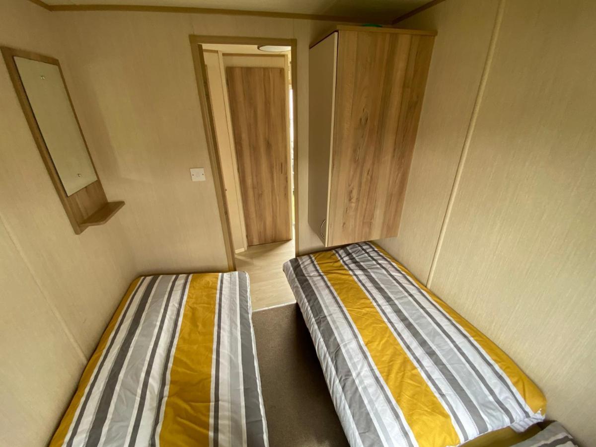 3 Bed 8 Berth Caravan In California Cliffs - M1 Great Yarmouth Exteriör bild