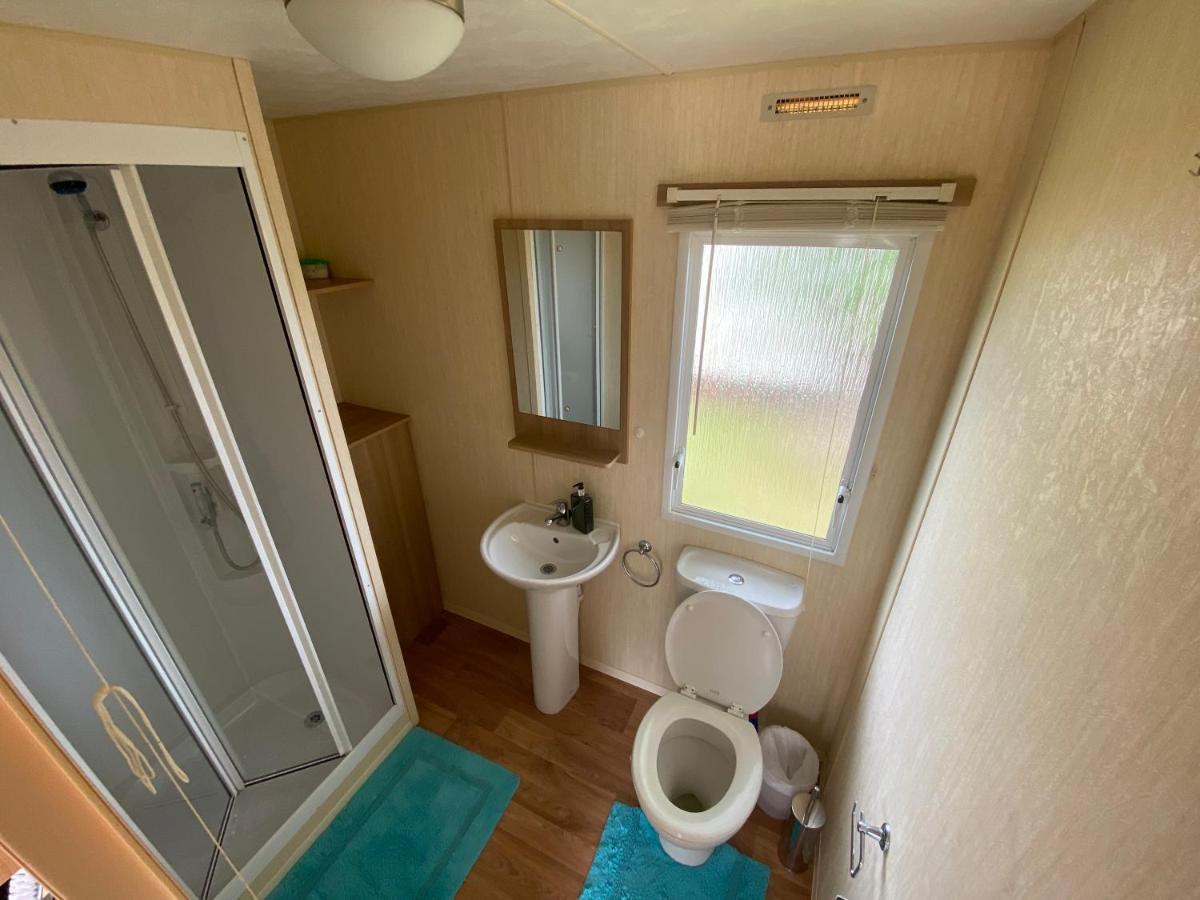 3 Bed 8 Berth Caravan In California Cliffs - M1 Great Yarmouth Exteriör bild