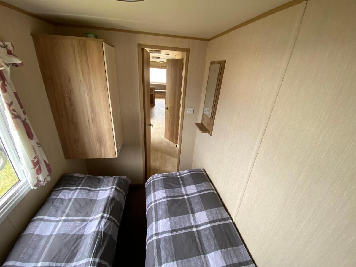 3 Bed 8 Berth Caravan In California Cliffs - M1 Great Yarmouth Exteriör bild